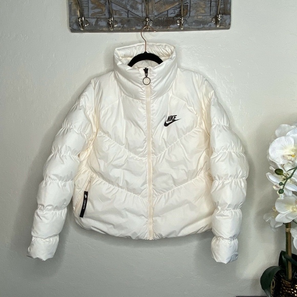 nike white puffer jacket